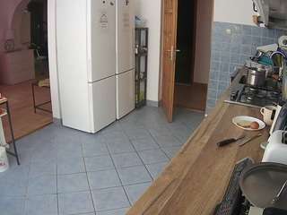 voyeurcam-julmodels-kitchen