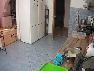voyeurcam-julmodels-kitchen