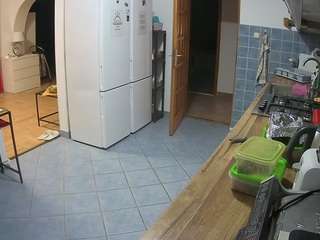 voyeurcam-julmodels-kitchen