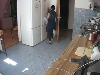 voyeurcam-julmodels-kitchen