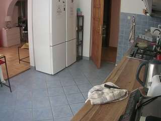 voyeurcam-julmodels-kitchen