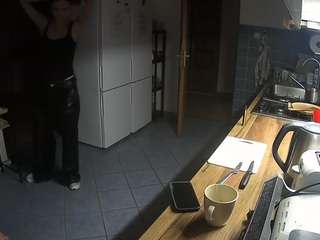 voyeurcam-julmodels-kitchen