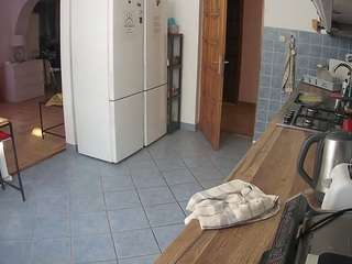 voyeurcam-julmodels-kitchen
