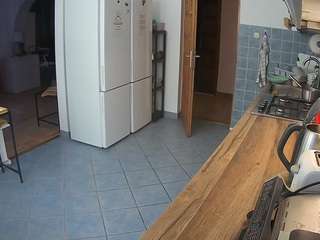 voyeurcam-julmodels-kitchen