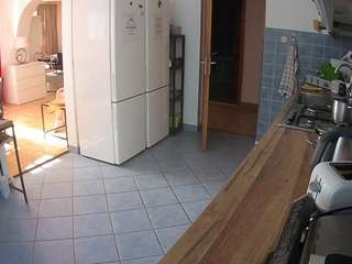 voyeurcam-julmodels-kitchen