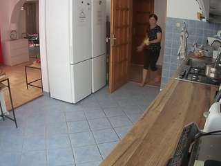 voyeurcam-julmodels-kitchen