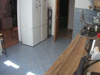 voyeurcam-julmodels-kitchen
