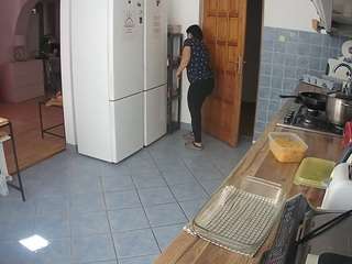 voyeurcam-julmodels-kitchen