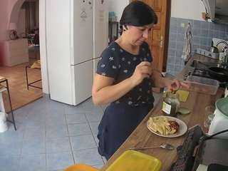 voyeurcam-julmodels-kitchen