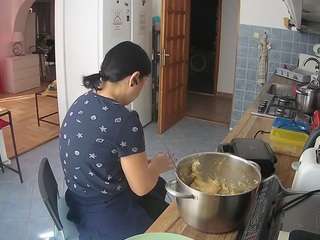 voyeurcam-julmodels-kitchen