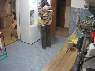 voyeurcam-julmodels-kitchen