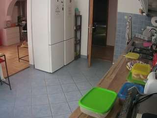 voyeurcam-julmodels-kitchen