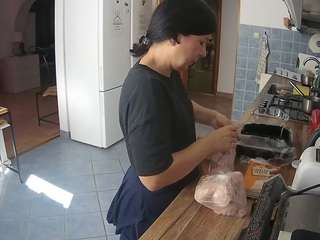 voyeurcam-julmodels-kitchen