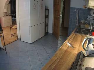 voyeurcam-julmodels-kitchen