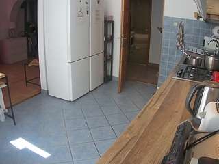 voyeurcam-julmodels-kitchen