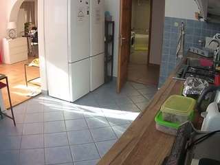 voyeurcam-julmodels-kitchen