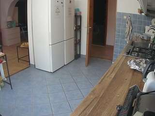 voyeurcam-julmodels-kitchen