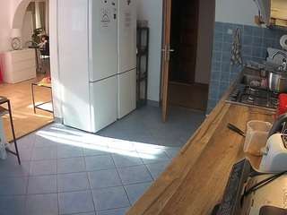 voyeurcam-julmodels-kitchen