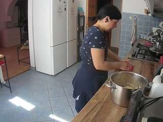 voyeurcam-julmodels-kitchen