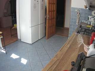 voyeurcam-julmodels-kitchen