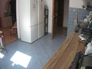 voyeurcam-julmodels-kitchen