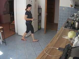 voyeurcam-julmodels-kitchen