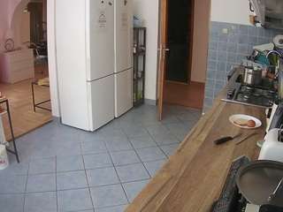voyeurcam-julmodels-kitchen