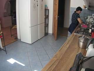 voyeurcam-julmodels-kitchen camsoda
