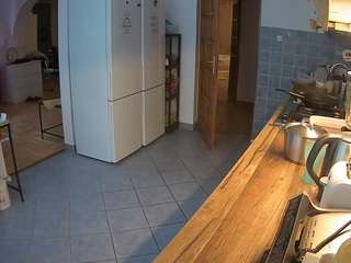 voyeurcam-julmodels-kitchen