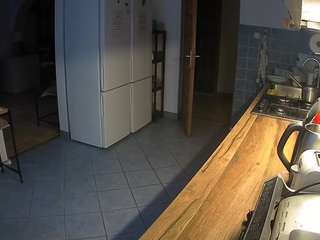 voyeurcam-julmodels-kitchen