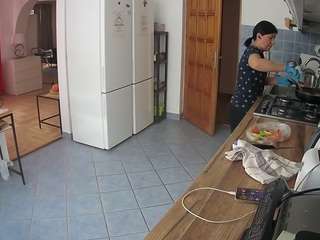 voyeurcam-julmodels-kitchen