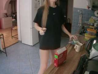 voyeurcam-julmodels-kitchen
