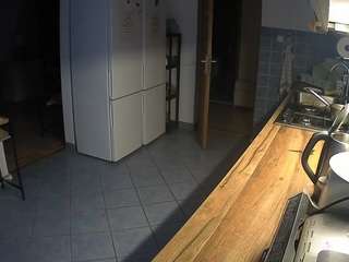 voyeurcam-julmodels-kitchen