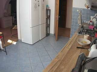 voyeurcam-julmodels-kitchen
