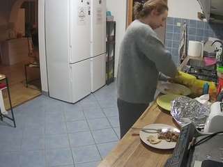 voyeurcam-julmodels-kitchen
