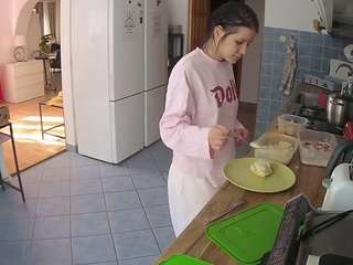 voyeurcam-julmodels-kitchen