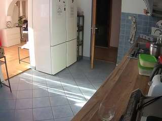 voyeurcam-julmodels-kitchen camsoda