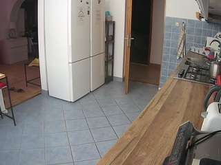 voyeurcam-julmodels-kitchen camsoda