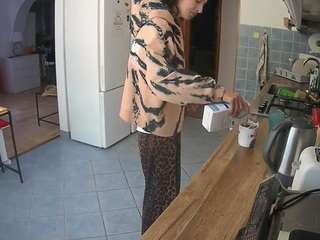 voyeurcam-julmodels-kitchen