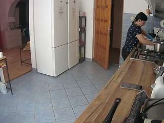 voyeurcam-julmodels-kitchen