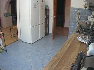 voyeurcam-julmodels-kitchen