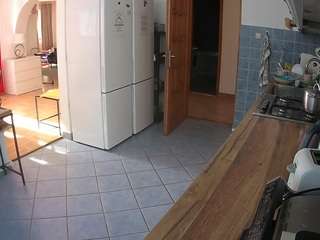 voyeurcam-julmodels-kitchen
