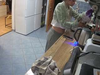 voyeurcam-julmodels-kitchen