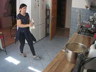 voyeurcam-julmodels-kitchen