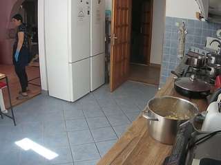 voyeurcam-julmodels-kitchen