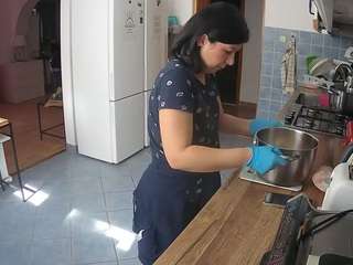 voyeurcam-julmodels-kitchen