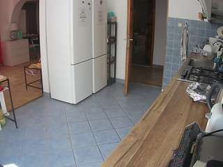 voyeurcam-julmodels-kitchen