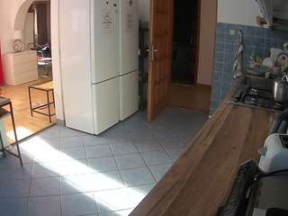 voyeurcam-julmodels-kitchen