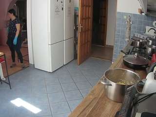 voyeurcam-julmodels-kitchen