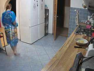 voyeurcam-julmodels-kitchen